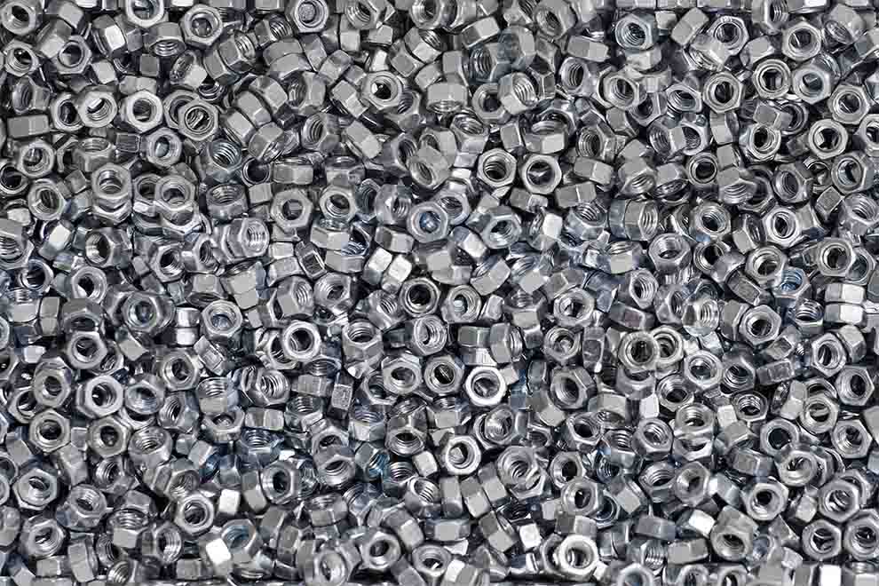 várias porcas de aço galvanizados