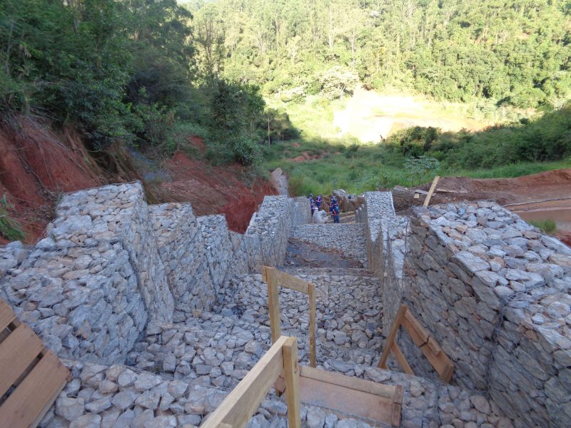 Sistema de barragem