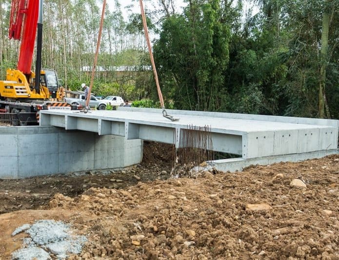 Registro de execução de ponte tradicional em concreto armado.